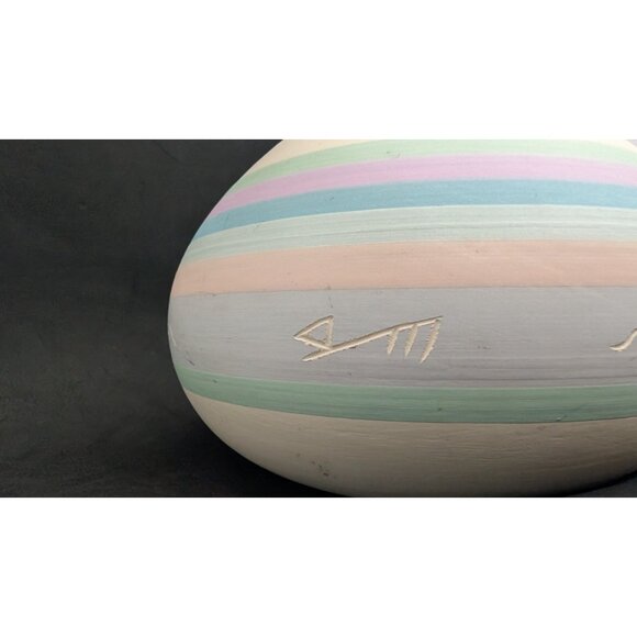 Southwest Etched Pottery lidded Vase pastel color etched signed 5.6" - Picture 9 of 15